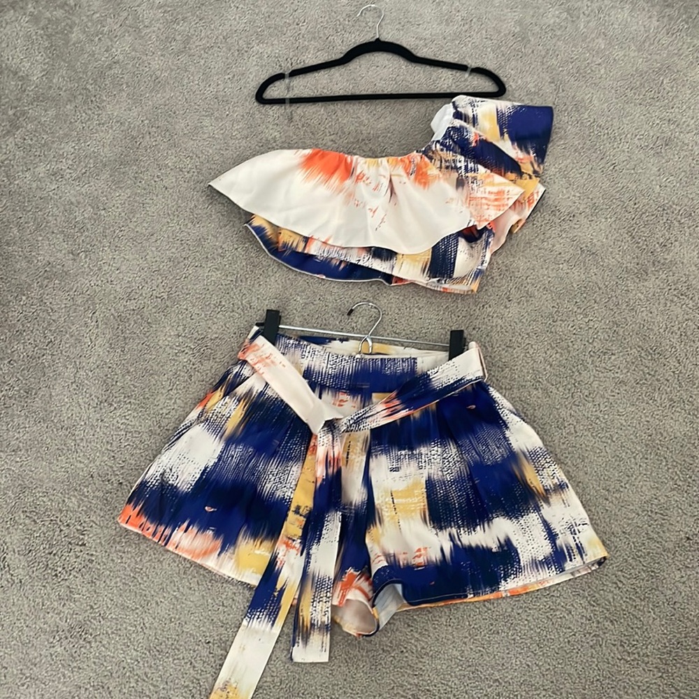 Latiste outfit, top size small, bottoms size medium, never worn